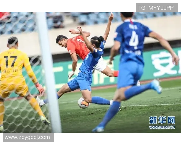 河南建业迎战恒大淘宝争夺中超联赛关键三分的激烈对决